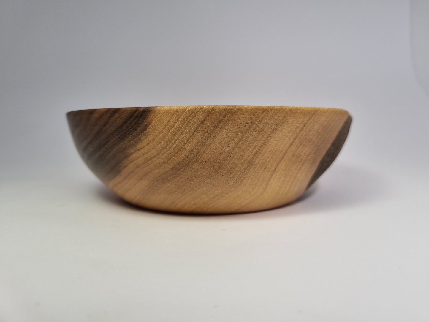 Walnut Low Bowl with Bark (15cm)