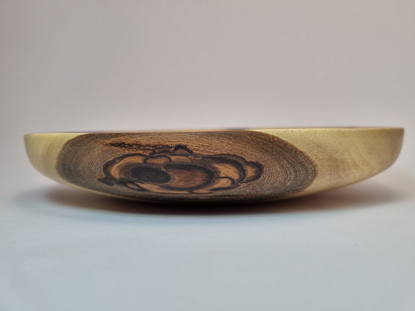 Walnut Low Bowl With Bark (22cm)